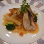 Bistrot Enry. - ホウボウのポワレ（サフラン風味ソース）