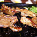 白川苑 - 新メニューの黒豚スペアリブ