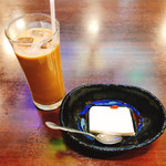 老辺餃子舘 - 食後のコーヒーと杏仁豆腐