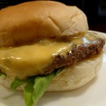 104362709 - 昔ながらのハンバーガー