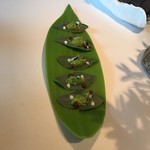 El Celler de Can Roca - ★7Bean leaves with baby bean tartar, "calçot", lemon albedo and Black mole