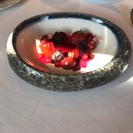 El Celler de Can Roca - ★8Red salad: beetroot vinaigrette, charcoal-gilled red pepper, red sisho jelly, red onion,and cilantro