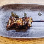 かぶと - 鰻のエリ焼き。美味しい！頭の部分だそうです。小骨はありますが何とも言えない味わい。テンションが上がります！