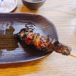 かぶと - 鰻のヒレ焼き。一匹から量が取れないそうですが丁寧に集めて串にします。