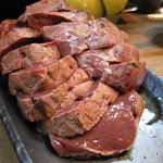 もつ焼 まるい - 左親、右仔レバ刺し