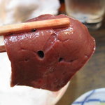 もつ焼 まるい - 初仔のレバー、身がしっかり甘みやや薄い