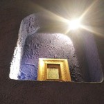 ダバ インディア - 壁の上には神秘的なオブジェ