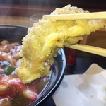 ふる里うどん  - すごくボリュームもあるし満足な天ぷら
      一杯やりたくなるね