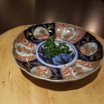 TAIAN - フランス産バザス牛のお皿に添える山椒の芽