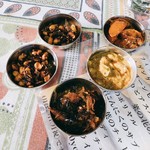 カレー屋 チニグラ - おつまみアチャール  左×2が豆  右は上から金柑、塩辛、蛍烏賊