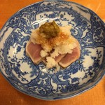 Sushi Tokusuke - 炙った中トロぽい部分に軽めの鬼おろしとワサビ