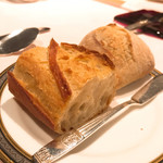 村上開新堂 レストラン - パン二種。これも自家製の由。