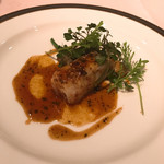 村上開新堂 レストラン - 洋食でおさかなが旨いというのは、なまなかな事ではない、と思う。火入れによる表面と内部の食感の違い、歯への「あたり」調味の過不足なさ。