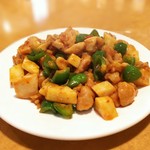 東珍味 - 四川風とり肉の辛味炒め