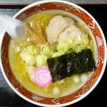 お食事処 膳楽 - しおラーメンのアップ