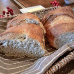BON VIVANT - 蕎麦粉のパンとライ麦のパン。