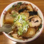 Maruichi Minami - キャーーー！！！チャーシューメン！￥750
                        
                        ラーメンにヤキメシ！と思ってたが、ヤキメシがメニューに無いんで、チャーシューメンと白飯です。
                        
                        
                        コレは中々美味そう！！！
                        
                        
                        