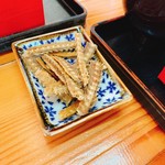 うなぎ屋 - ビールを頼むとうなぎボーンがくる