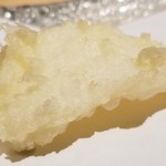 にい留 - (10)障泥烏賊(2kg・21日熟成)
      産卵期は春～初夏、旬は初春～夏
      雌は1kg迄、2kg以上は雄
      長期熟成には雄が向く
      モチモチとした食感で甘みも強い
      もっちりと柔らかく甘い、これもレアな火入れ