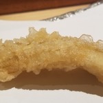 にい留 - (22)ぎんぽ(愛知県三河産・1年もの)
      産卵期は秋～冬、旬は春～夏
      穴子が短くなった様な魚で、天風らにすると極上
      丁寧な骨切りが施された白身、皮に濃厚な旨みがあります
      メチャうまい(人´∀`)♪