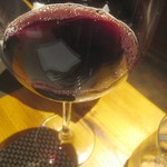 トラットリア ダイ パエサーニ - ボトル頼んだらいつもより大きめサイズのグラスが。これは良く香る。