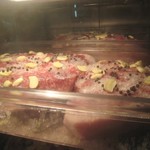 熟成室。すごい量のコショウとニンニク。