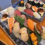 Sushi No Masudaya - 上にぎり1.5人前1,550円
                        奥のは週末セット赤だし付き1,430円