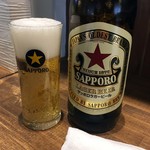 東京串焼倶楽部 - 「サッポロラガー（赤星）」大瓶。590円也。