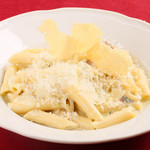Via BRERA - イタリア産4種チーズのクリームソース　ペンネ\1,870
