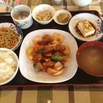 老大房 - B 酢豚定食¥750 味は普通！