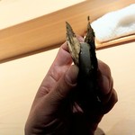 鮨 唐島 - たいら貝の炙り、行者にんにくの優しい香り