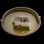 Ippongi Ishibashi - うすいえんどう豆のお豆腐にサヨリの酒蒸し、ピンぼけすみません