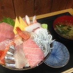 ふじやす食堂 - 特上海鮮ちらし寿司 大漁盛り 1674円