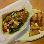 イスラエルカフェ＆レストラン ファラフェルガーデン - Aランチ（Kabab in pita） 1,050円
