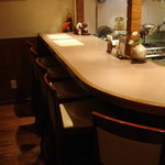 NISHIHATA - カウンターのお店！　目の前で　出来上がる　数々のお料理を　見て　楽しむのも　ＯＫ！