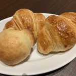 鎌倉パスタ - クロワッサンとミニメロンパン