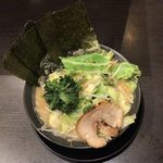 市ヶ家 - キャベもやとんこつ醤油ラーメン（並） ¥820