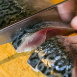 Ryouriya Otaya - 魚を切っているところ