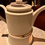 Ming Court - ウーロン茶。ポットの下には固形燃料が！