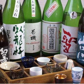 Enjoy sake from all over the country carefully selected by the owner.