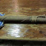 サケバートリッコ - お箸が丁寧に布に包まれてます