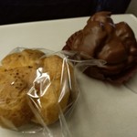 ケーキテラス カレン - シュークリーム130円　チョコシュークリーム140円