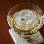 INSIGNIA - グラスに合わせて一つひとつ削る丸氷