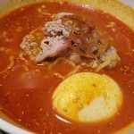 Gyuukokuyabakabon - 赤麺　850円　半熟玉子100円