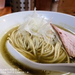 煮干中華ソバ イチカワ - 出汁に泳ぐ麺