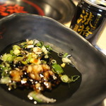 涨格重庆老火锅 - 特製ラー油とにんにくと醤油のタレ