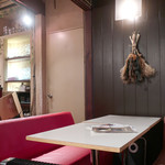 アネア　カフェ - 窓際のテーブル