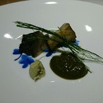 馳走 啐啄一十  - ②煮黒鮑(広島県呉産)の肝ソース掛け青のりを添えて