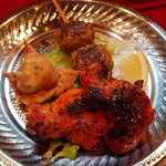 チャイカフェ バガヴァッド - チキンカバブ、タンドリーチキン、チキンサモサ