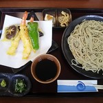 開拓舎 - 「えび天そば」980円。